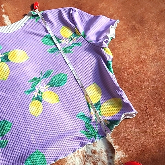 🌷 Lemon Pattern Mock Neck Crop Tee Size S - Picture 6 of 7